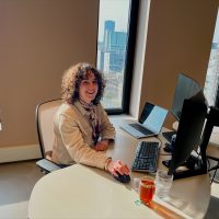 Iris Smits aan het werk