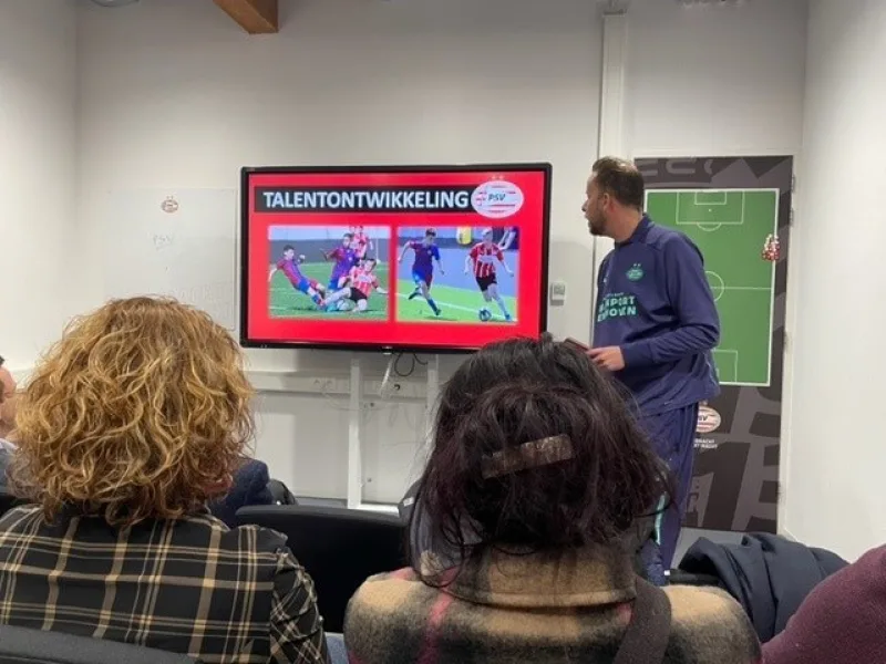 Presentatie over talentontwikkeling in voetbal voor zittend publiek