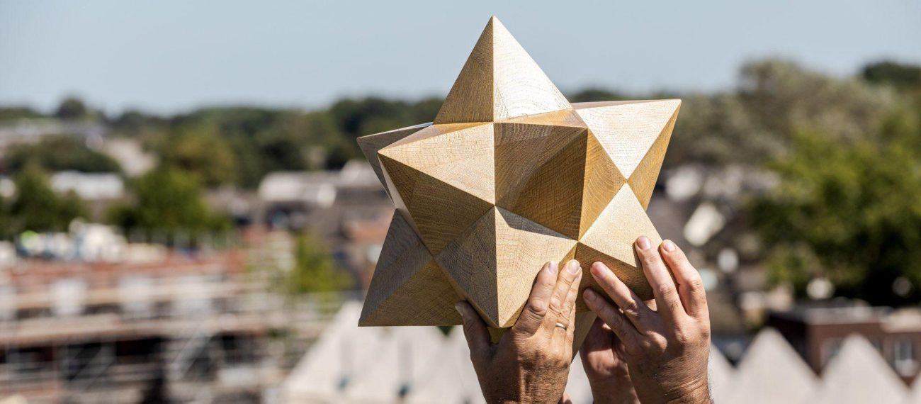 Houten diamant in de lucht