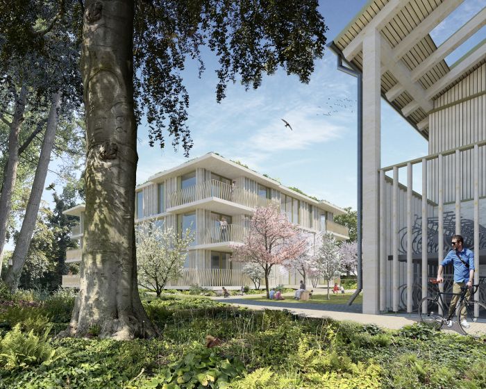 Impressie Bosplaats Thijsse Renkum – lichte appartementengebouwen met brede balkons in parkachtige setting, bloeiende bomen en grasveld, met fietsenstalling rechts.